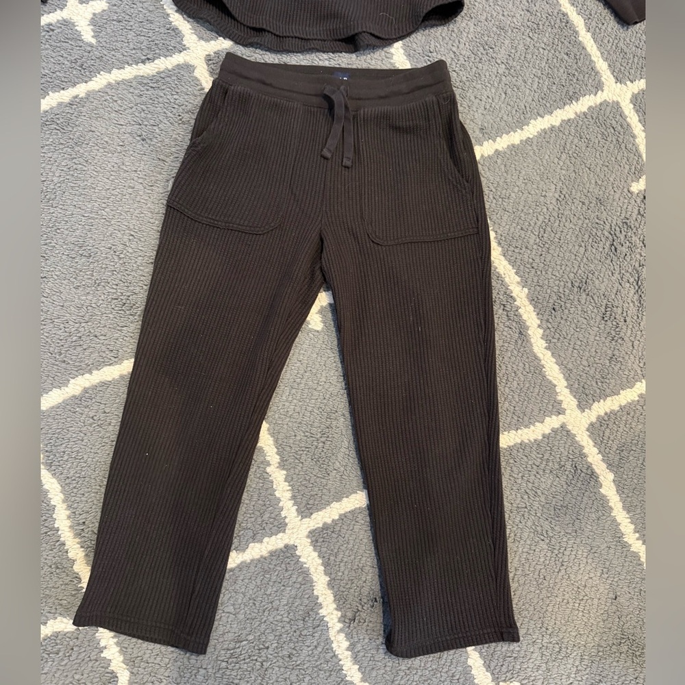 GAP Ribbed Henley Top and Cropped Ribbed Pants - Picture 2 of 9